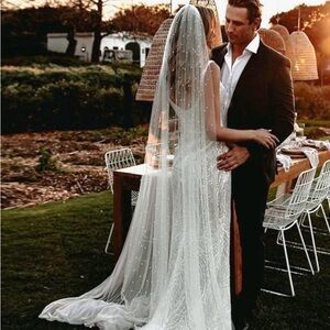 White one layer wedding veil with pearl detail